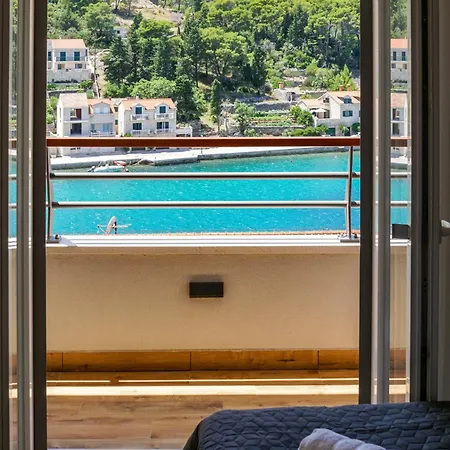 Διαμέρισμα 7 *